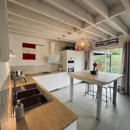 La Maison Dans La Carriere 샬레 *
